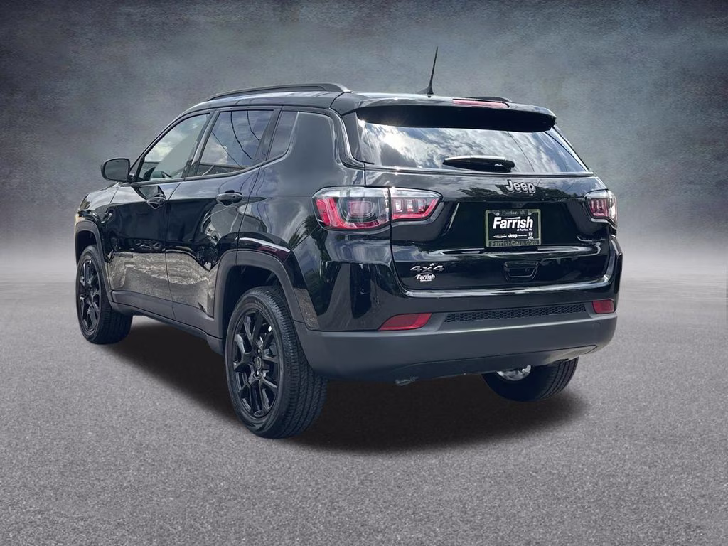 2026 Diamond Black Crystal Pearlcoat Jeep Compass Latitude 4X4 SUV