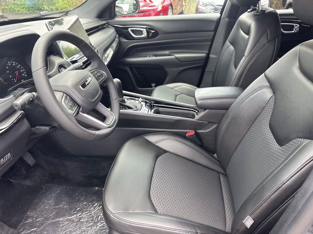 2026 Diamond Black Crystal Pearlcoat Jeep Compass Latitude 4X4 SUV