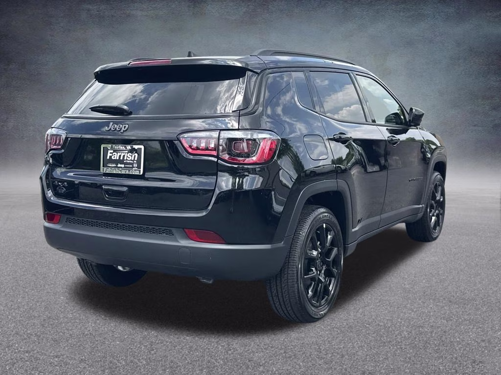 2026 Diamond Black Crystal Pearlcoat Jeep Compass Latitude 4X4 SUV
