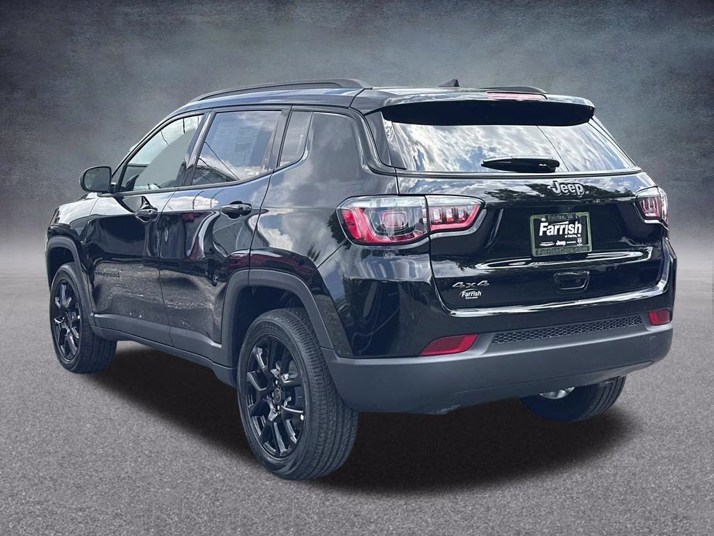 2026 Diamond Black Crystal Pearlcoat Jeep Compass Latitude 4X4 SUV