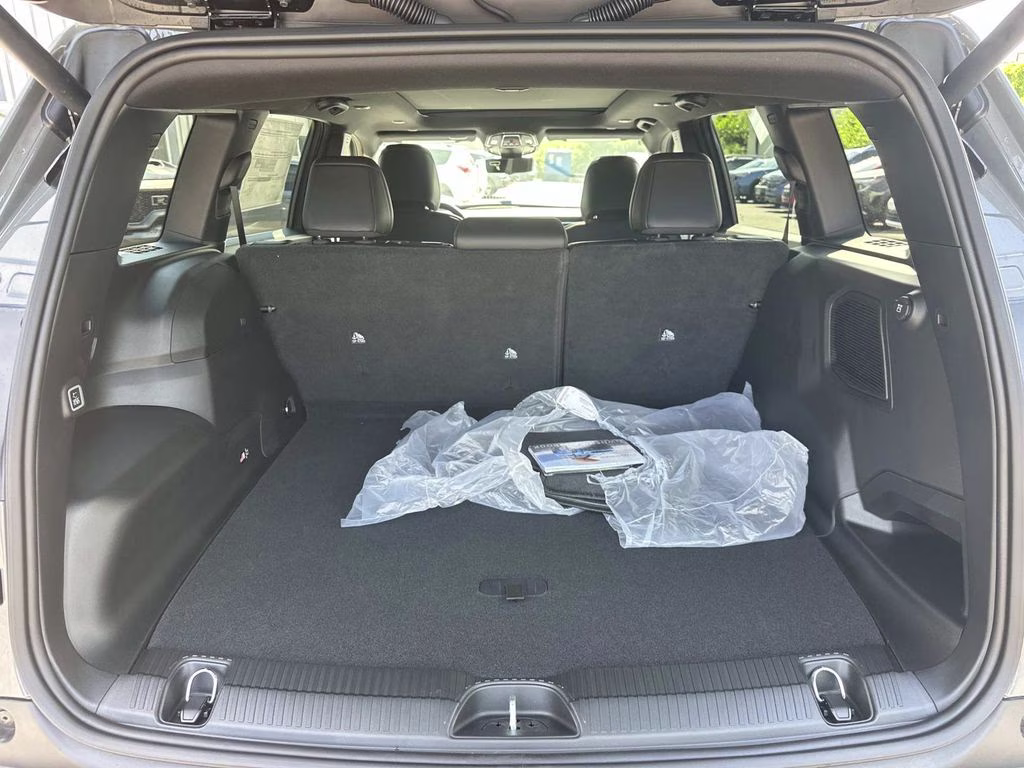 2026 Sting-Gray Clearcoat Jeep Cherokee Overland 4X4 SUV