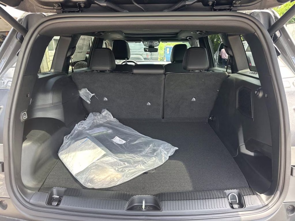 2026 Sting-Gray Clearcoat Jeep Cherokee Overland 4X4 SUV