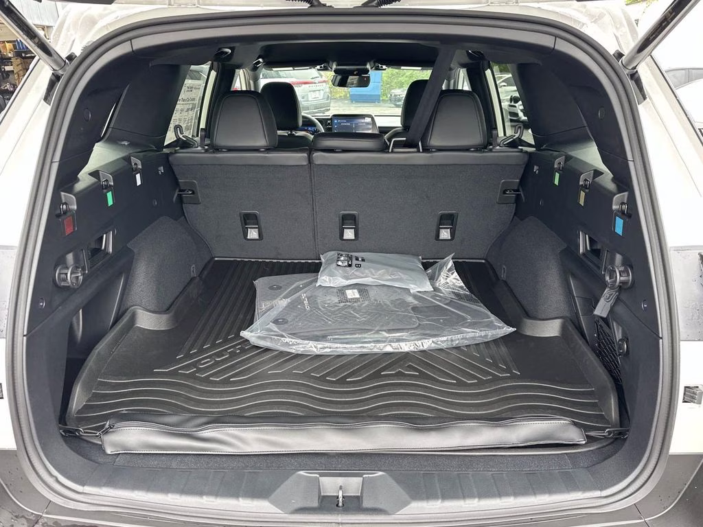 2026 Crystal White Pearl Subaru Outback Premium AWD SUV
