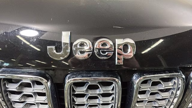 2019 Diamond Black Crystal Pearlcoat Jeep Grand Cherokee Summit 4X4 SUV