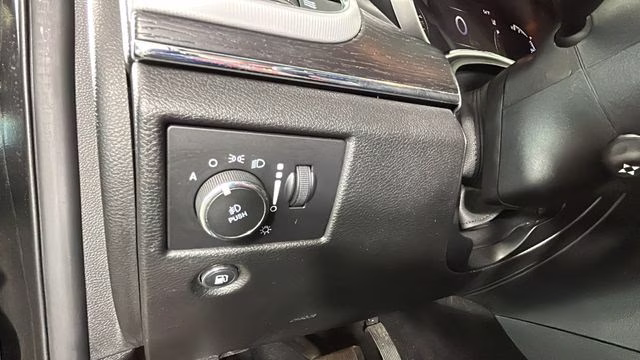 2019 Diamond Black Crystal Pearlcoat Jeep Grand Cherokee Summit 4X4 SUV