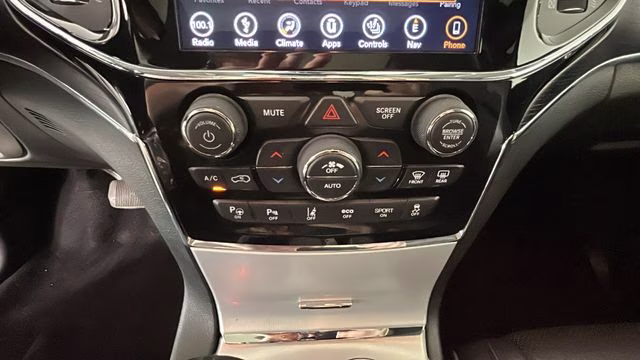 2019 Diamond Black Crystal Pearlcoat Jeep Grand Cherokee Summit 4X4 SUV