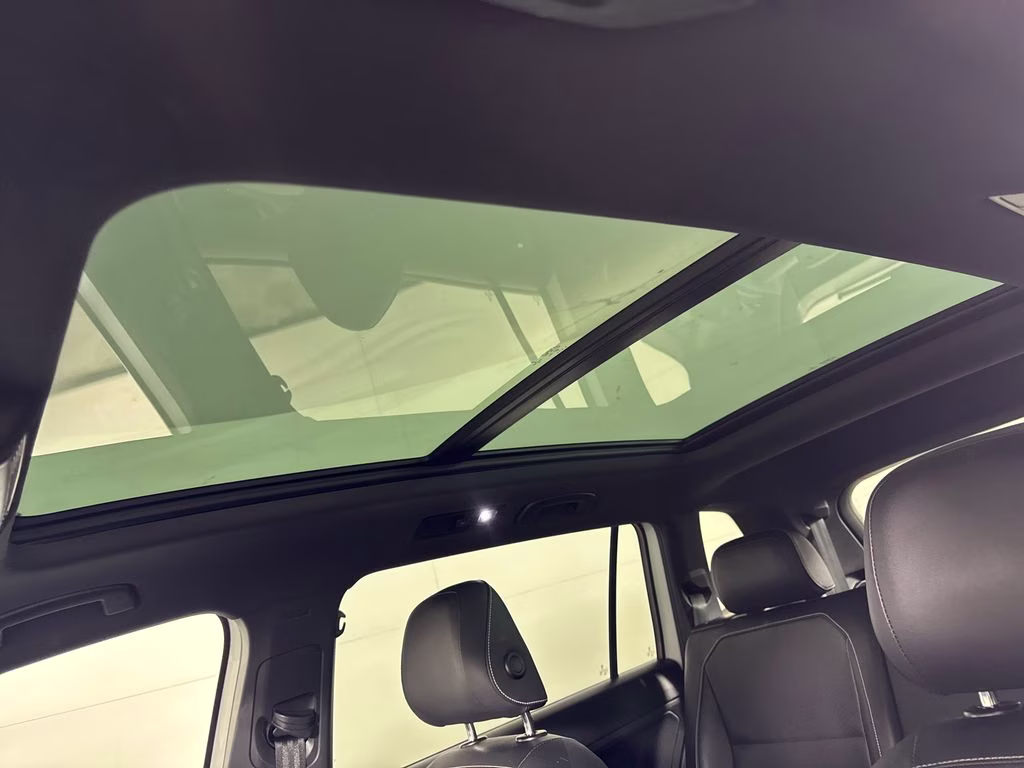2021 Pure White Volkswagen Tiguan 2.0T SE R-Line Black FWD SUV