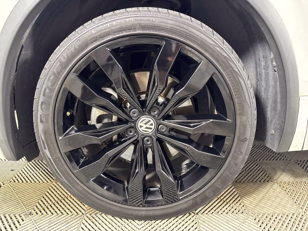 2021 Pure White Volkswagen Tiguan 2.0T SE R-Line Black FWD SUV
