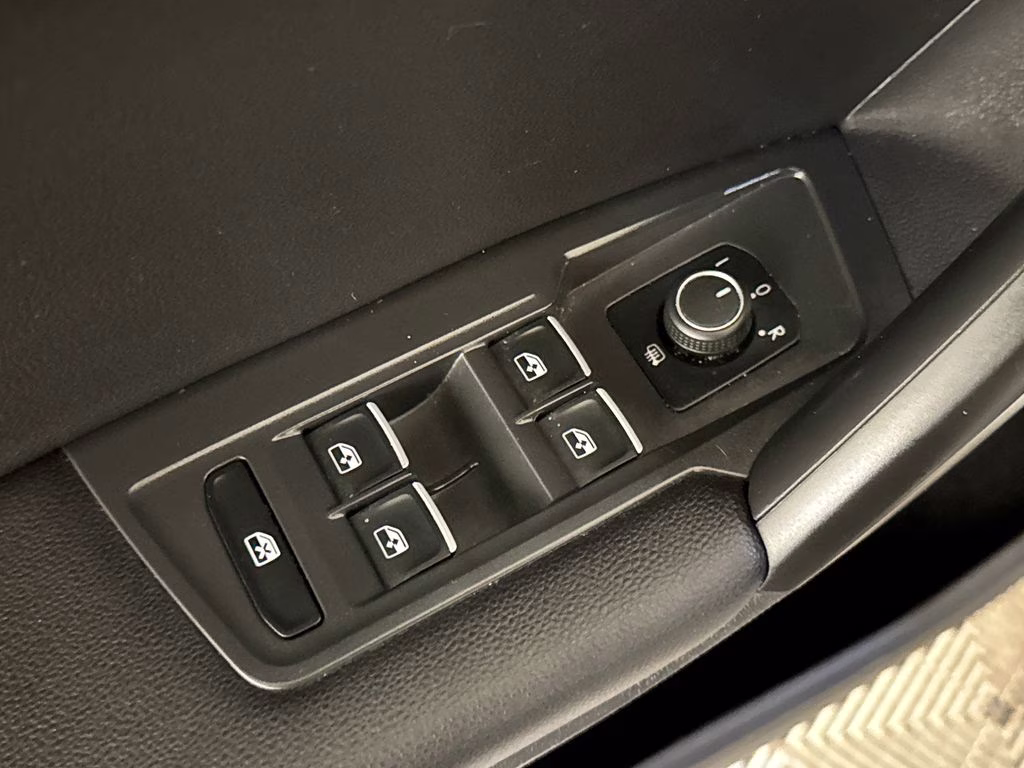2021 Pure White Volkswagen Tiguan 2.0T SE R-Line Black FWD SUV