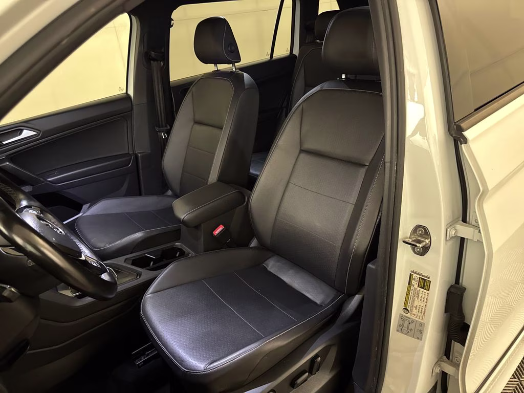 2021 Pure White Volkswagen Tiguan 2.0T SE R-Line Black FWD SUV