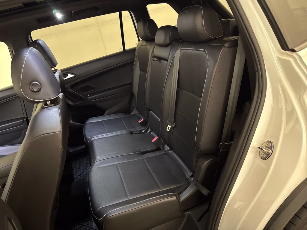 2021 Pure White Volkswagen Tiguan 2.0T SE R-Line Black FWD SUV