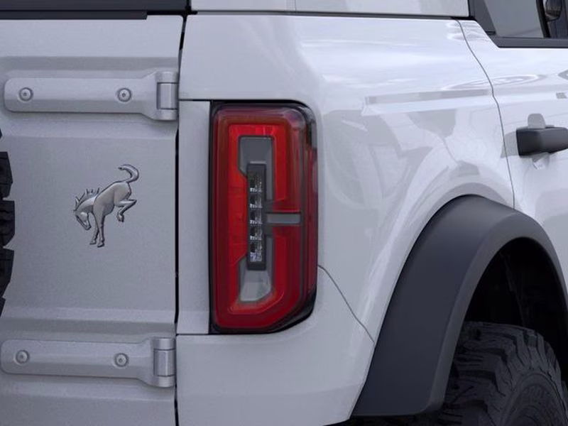 2026 Oxford White Ford Bronco Badlands 4X4 Crossover