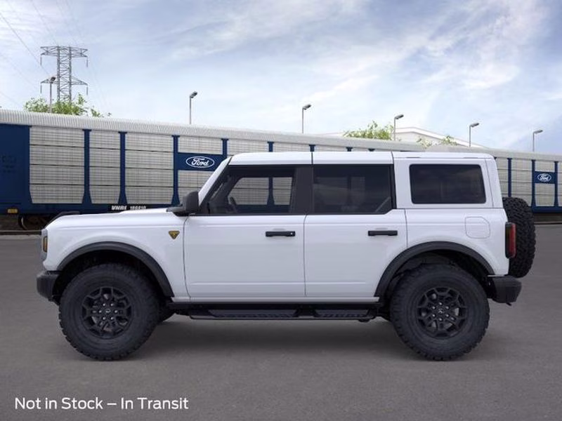 2026 Oxford White Ford Bronco Badlands 4X4 Crossover