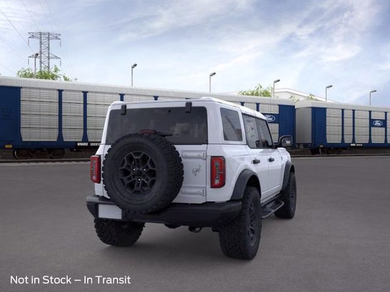 2026 Oxford White Ford Bronco Badlands 4X4 Crossover