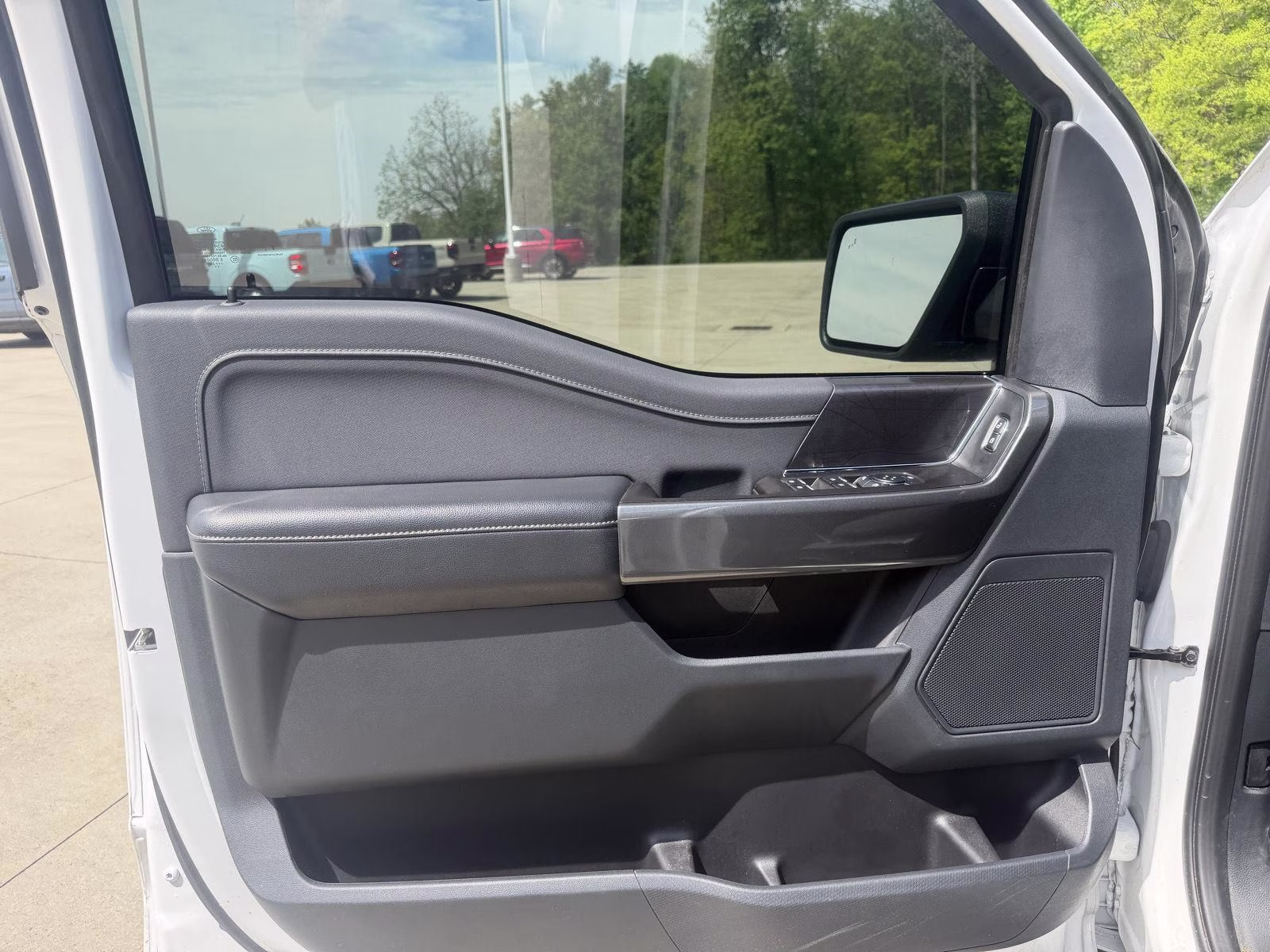 2023 Oxford White Ford F-150 XLT 4X4 Truck