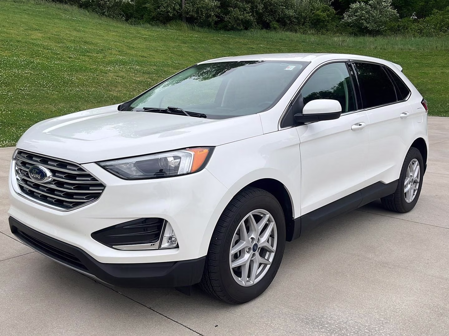 2022 Ford Edge SEL AWD's photo