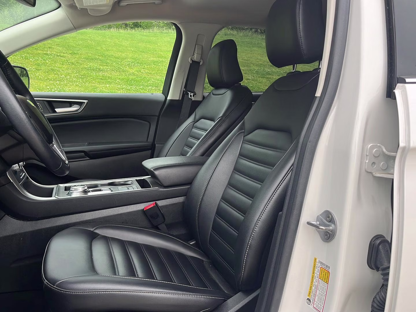 2022 Star White Metallic Tri-Coat Ford Edge SEL AWD SUV