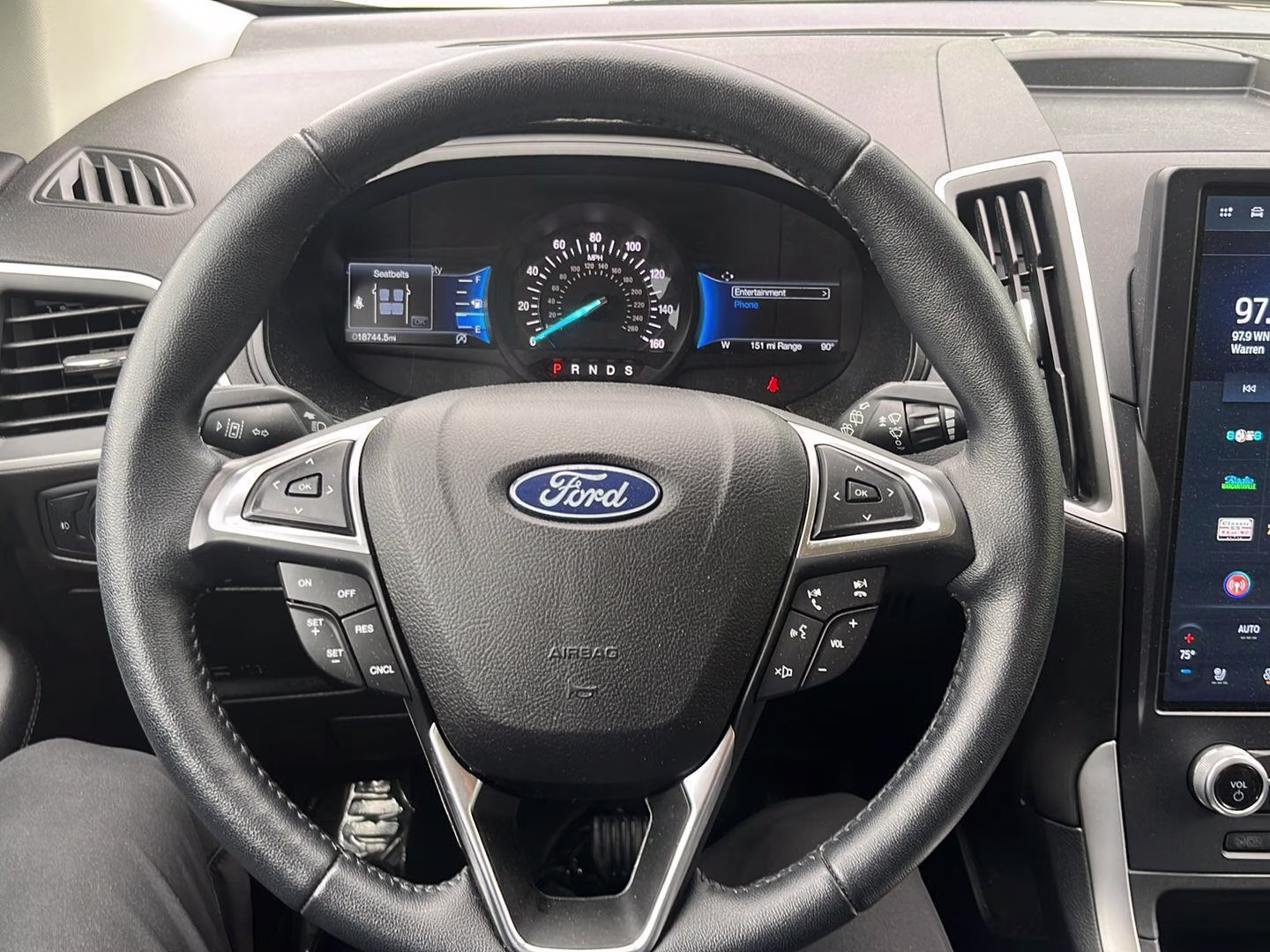 2022 Star White Metallic Tri-Coat Ford Edge SEL AWD SUV