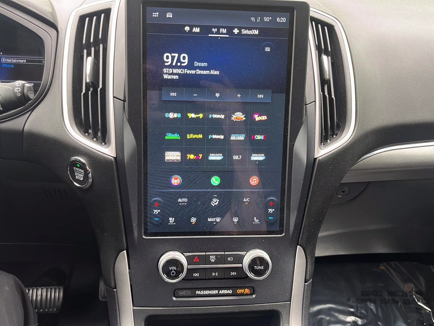 2022 Star White Metallic Tri-Coat Ford Edge SEL AWD SUV