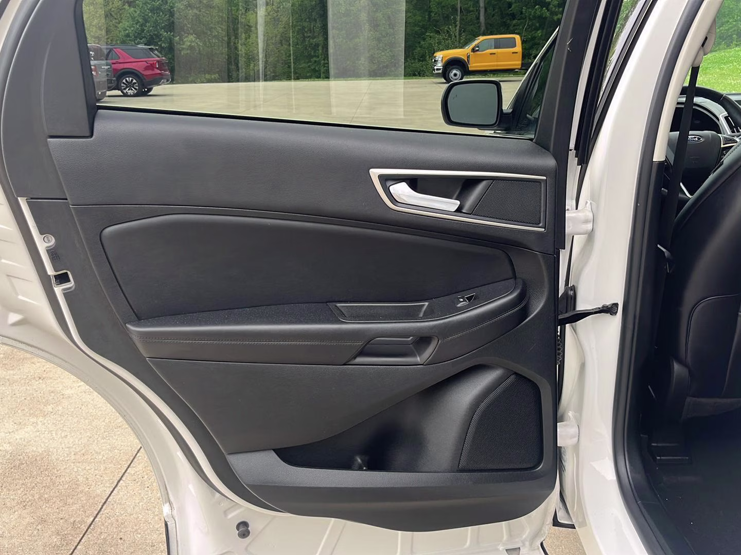 2022 Star White Metallic Tri-Coat Ford Edge SEL AWD SUV