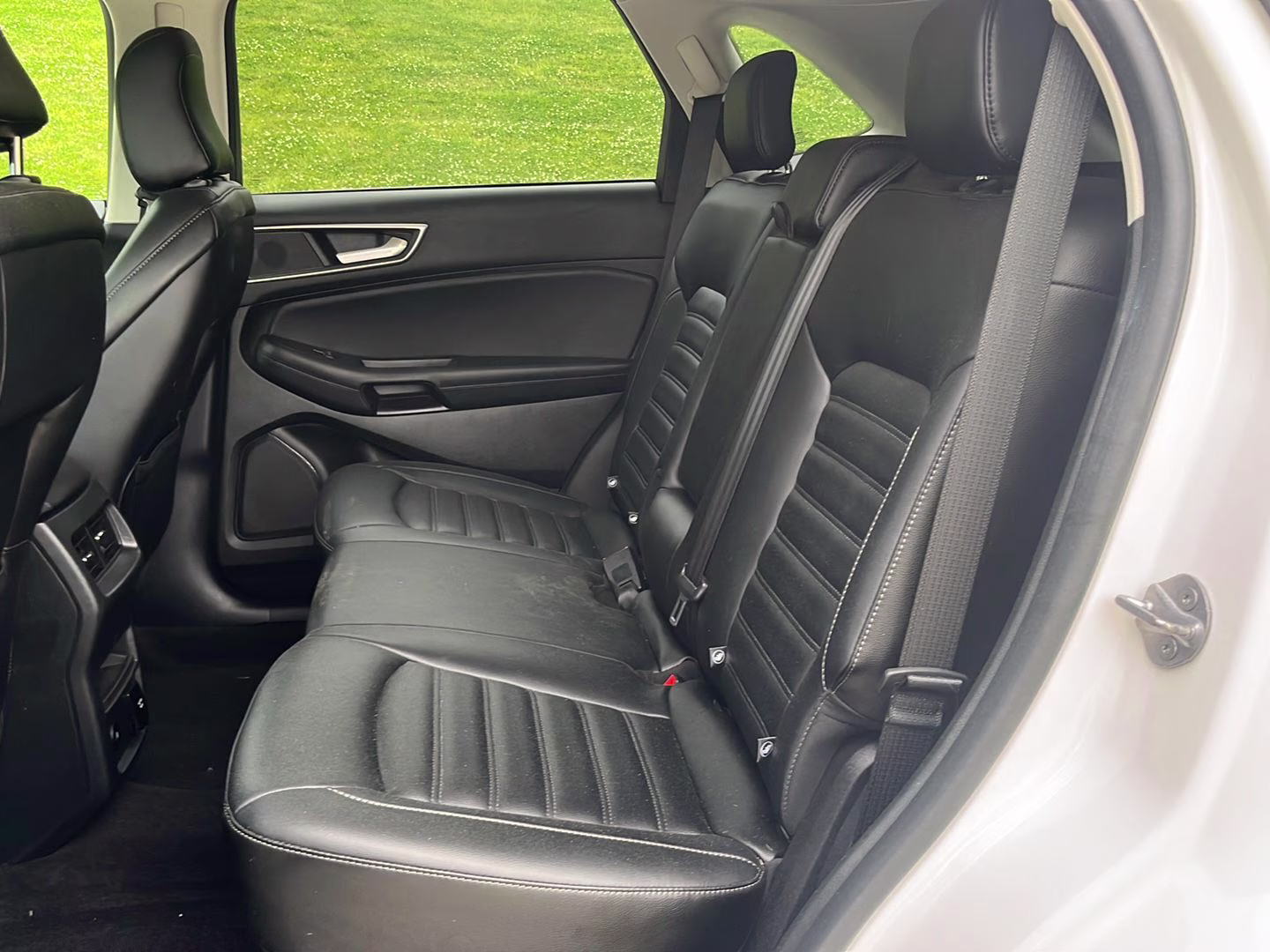 2022 Star White Metallic Tri-Coat Ford Edge SEL AWD SUV