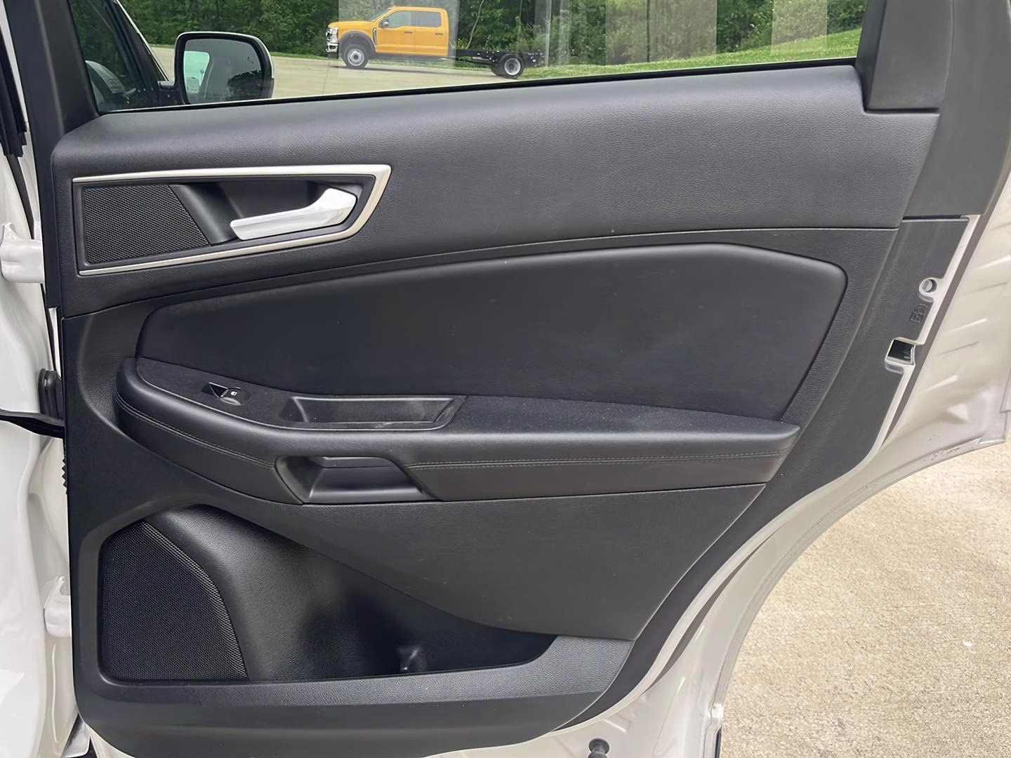 2022 Star White Metallic Tri-Coat Ford Edge SEL AWD SUV