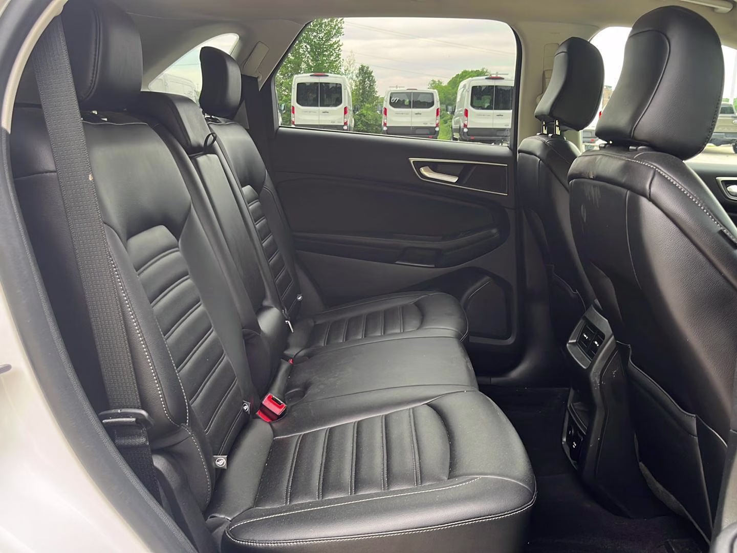 2022 Star White Metallic Tri-Coat Ford Edge SEL AWD SUV