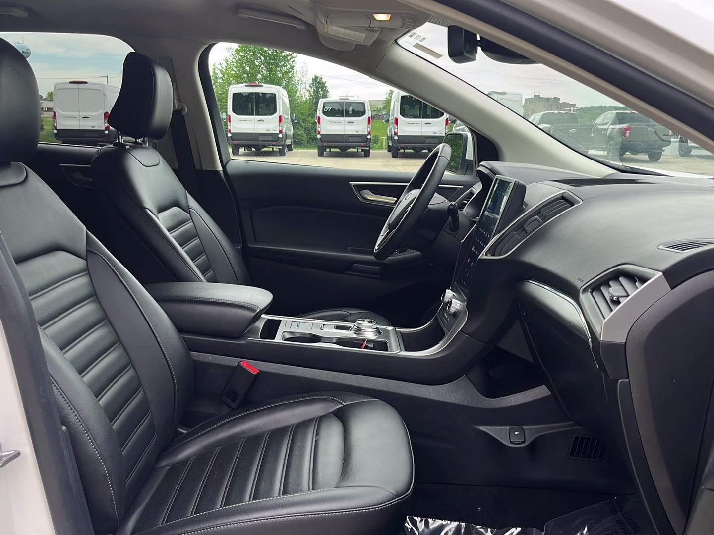 2022 Star White Metallic Tri-Coat Ford Edge SEL AWD SUV