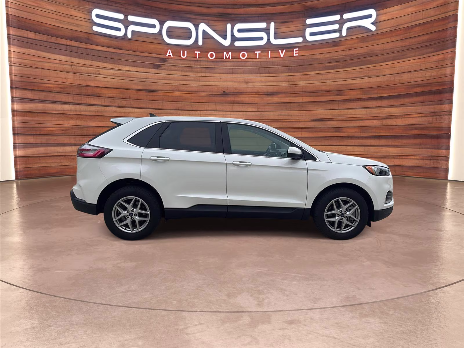 2022 Star White Metallic Tri-Coat Ford Edge SEL AWD SUV
