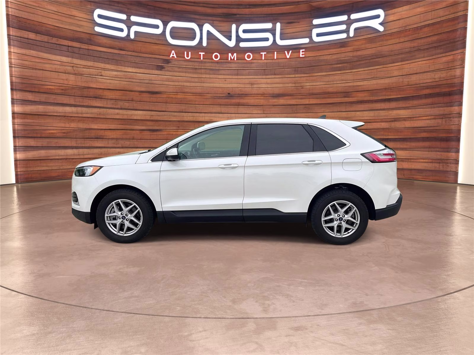 2022 Star White Metallic Tri-Coat Ford Edge SEL AWD SUV