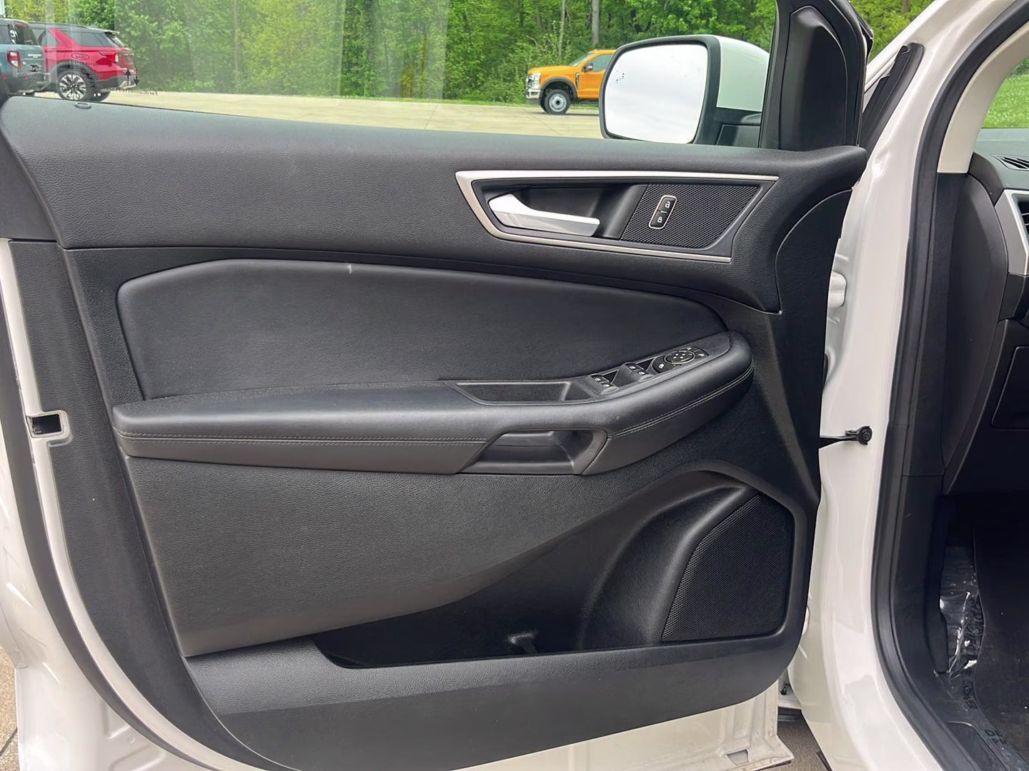 2022 Star White Metallic Tri-Coat Ford Edge SEL AWD SUV