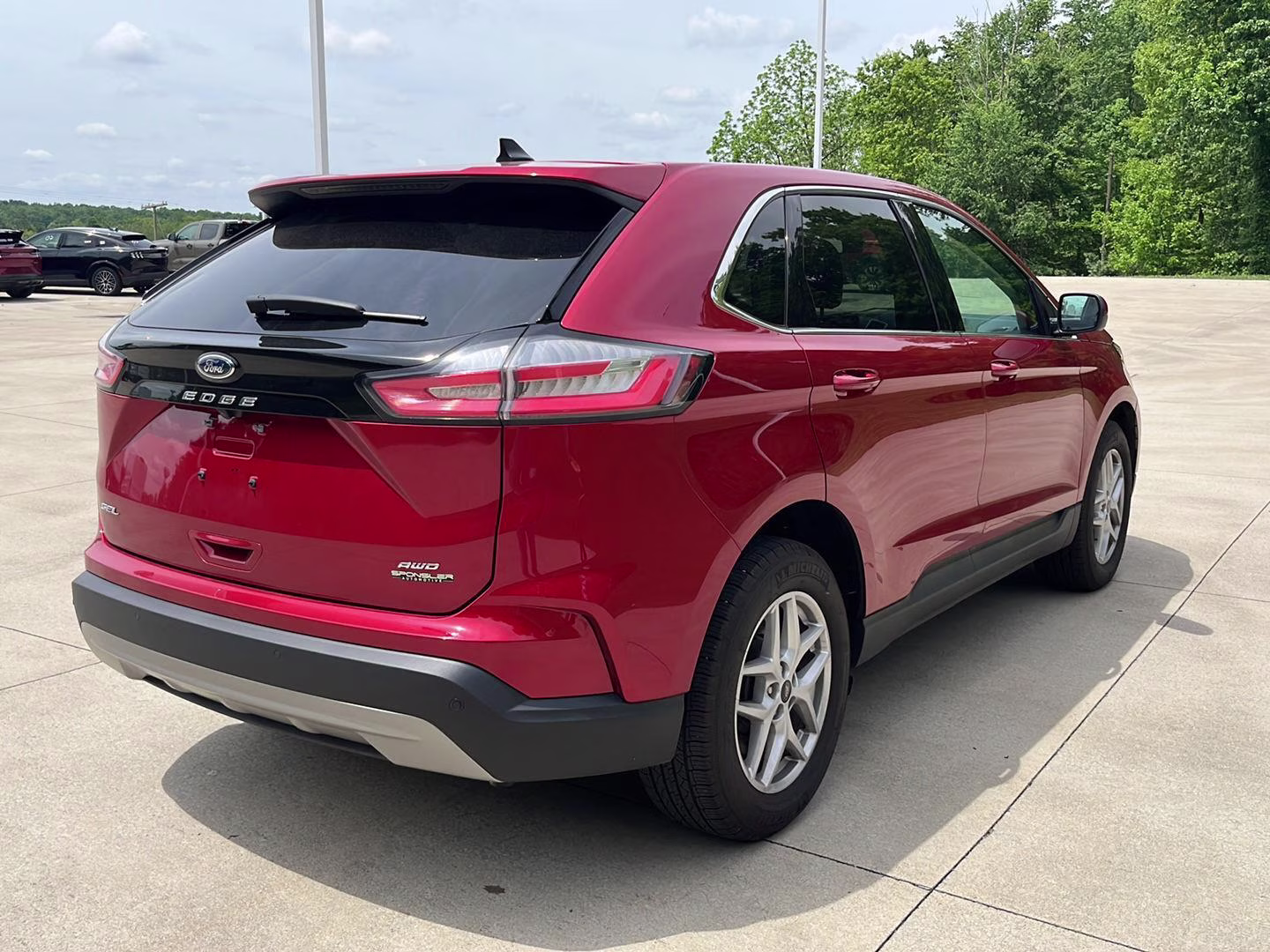 2024 Rapid Red Metallic Tinted Clearcoat Ford Edge SEL AWD SUV