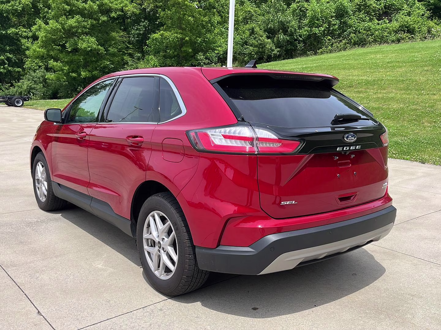 2024 Rapid Red Metallic Tinted Clearcoat Ford Edge SEL AWD SUV