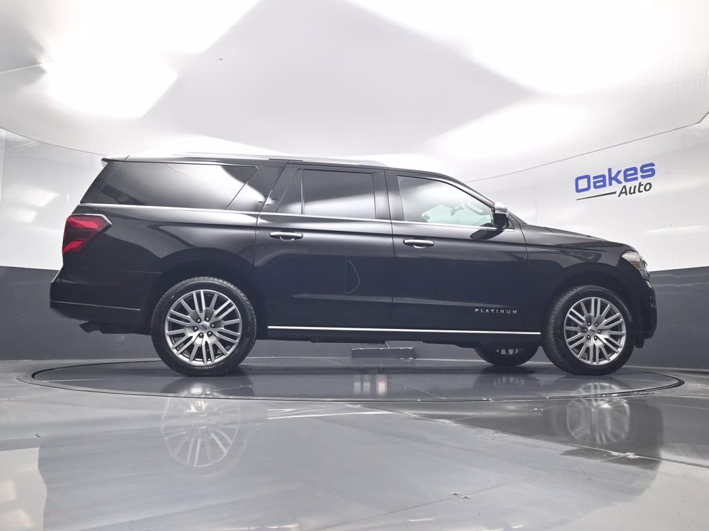 2022 Black Metallic Ford Expedition Max Platinum 4X4 SUV