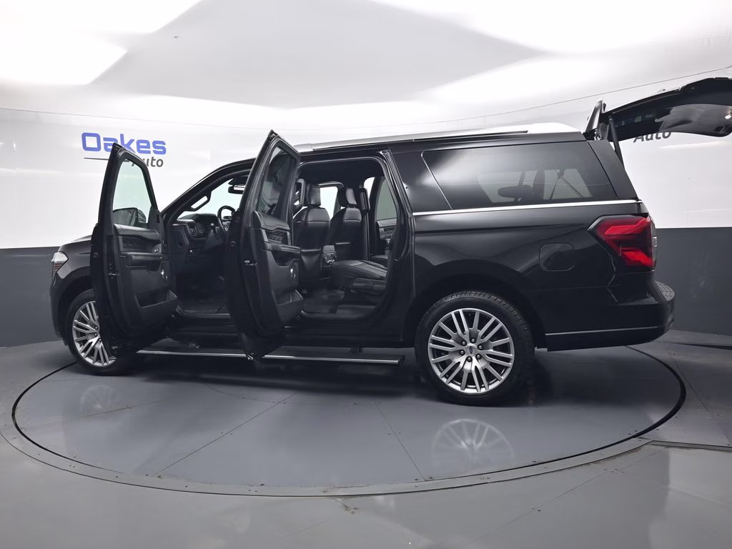2022 Black Metallic Ford Expedition Max Platinum 4X4 SUV