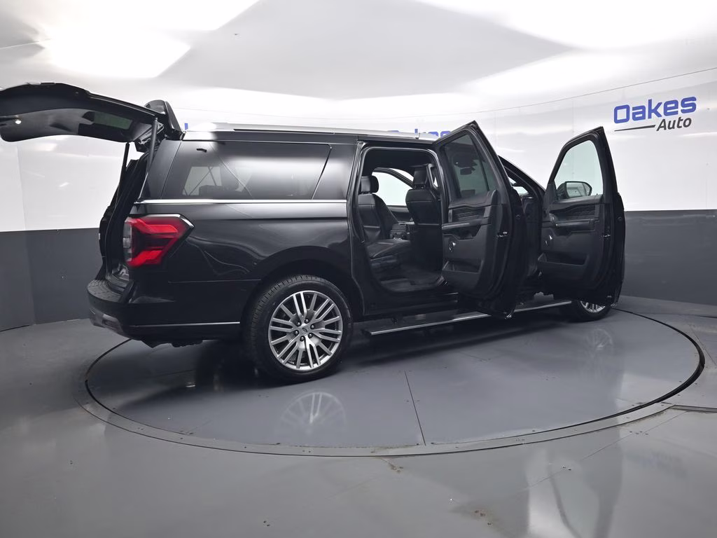 2022 Black Metallic Ford Expedition Max Platinum 4X4 SUV