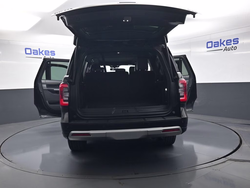 2022 Black Metallic Ford Expedition Max Platinum 4X4 SUV