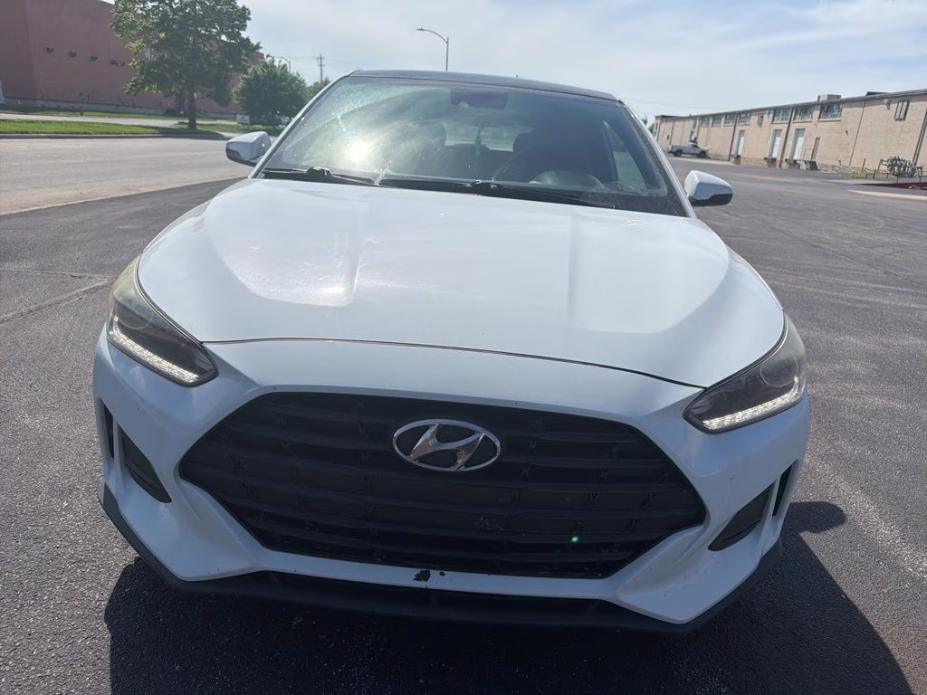 2019 Chalk White Hyundai Veloster 2.0 Premium FWD Hatchback