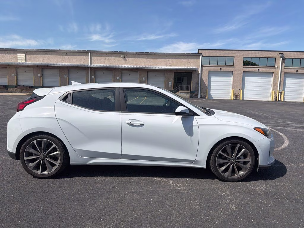 2019 Chalk White Hyundai Veloster 2.0 Premium FWD Hatchback