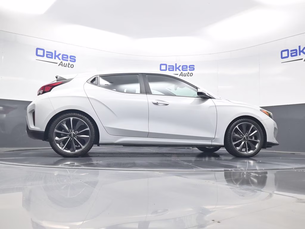 2019 Chalk White Hyundai Veloster 2.0 Premium FWD Hatchback