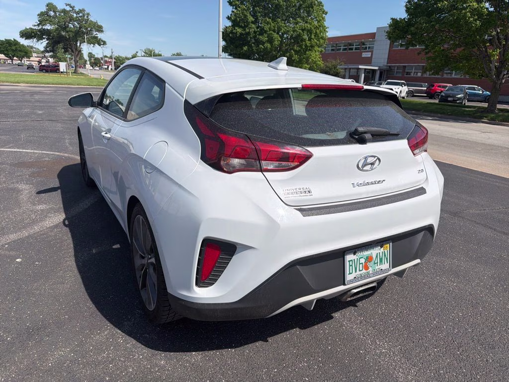 2019 Chalk White Hyundai Veloster 2.0 Premium FWD Hatchback