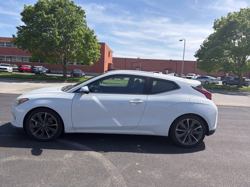 2019 Chalk White Hyundai Veloster 2.0 Premium FWD Hatchback