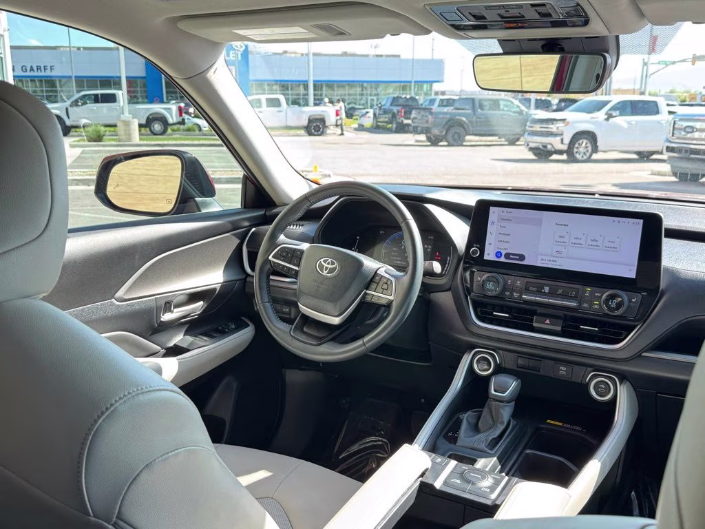 2024 Pearl Toyota Grand Highlander XLE AWD SUV