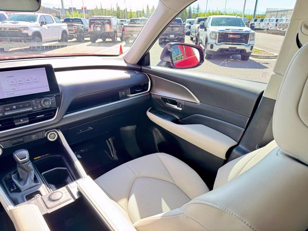 2024 Pearl Toyota Grand Highlander XLE AWD SUV