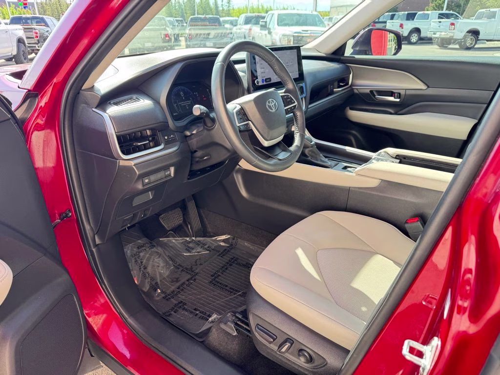 2024 Pearl Toyota Grand Highlander XLE AWD SUV