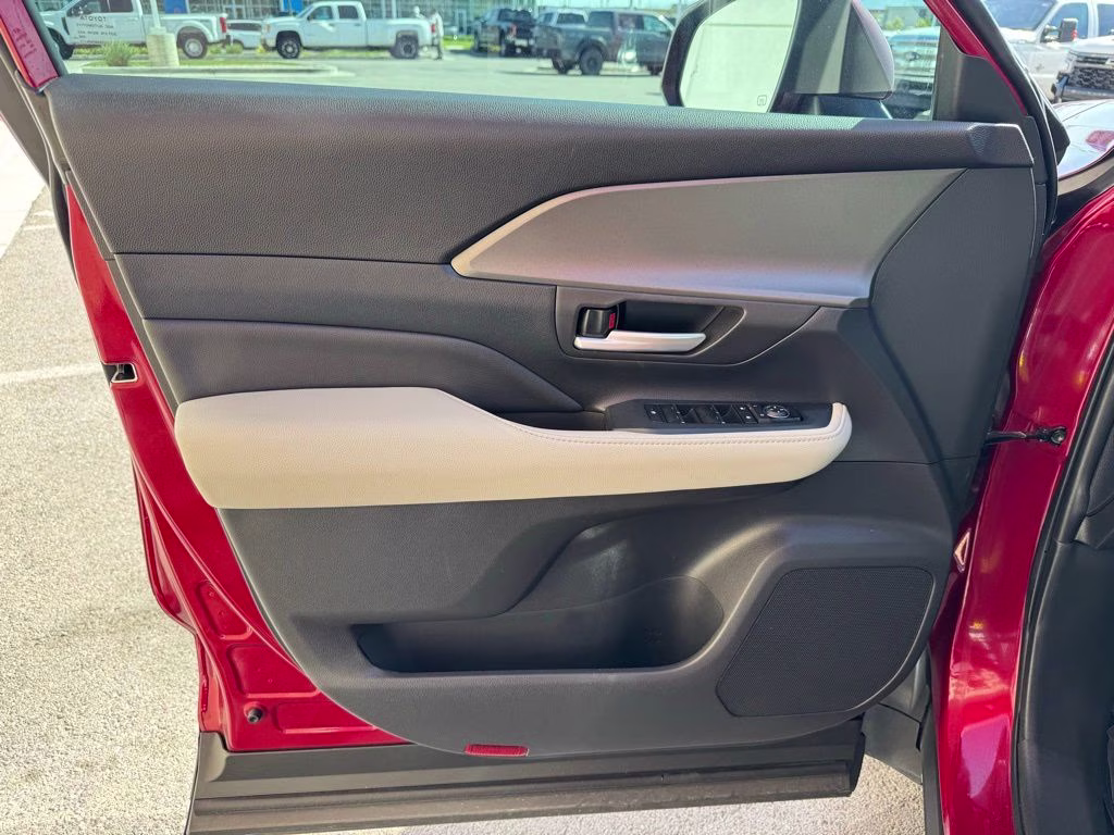 2024 Pearl Toyota Grand Highlander XLE AWD SUV