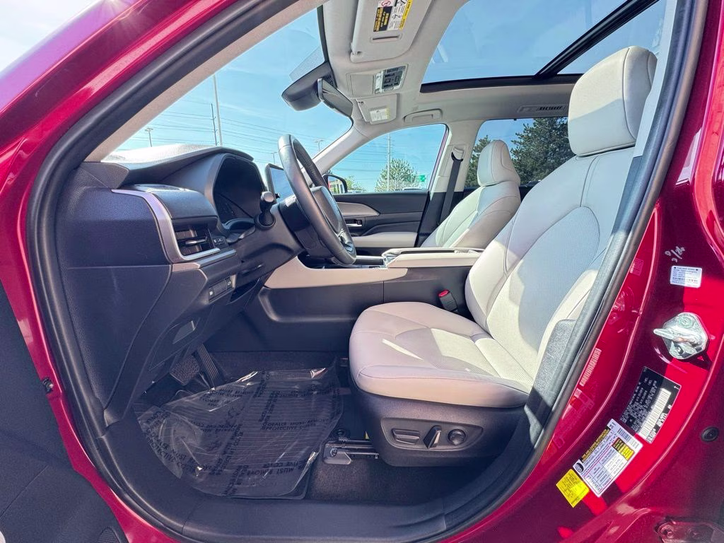 2024 Pearl Toyota Grand Highlander XLE AWD SUV