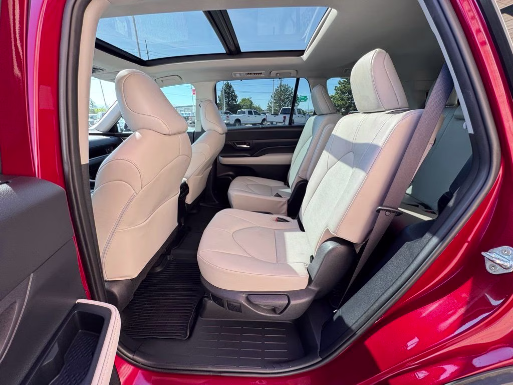 2024 Pearl Toyota Grand Highlander XLE AWD SUV