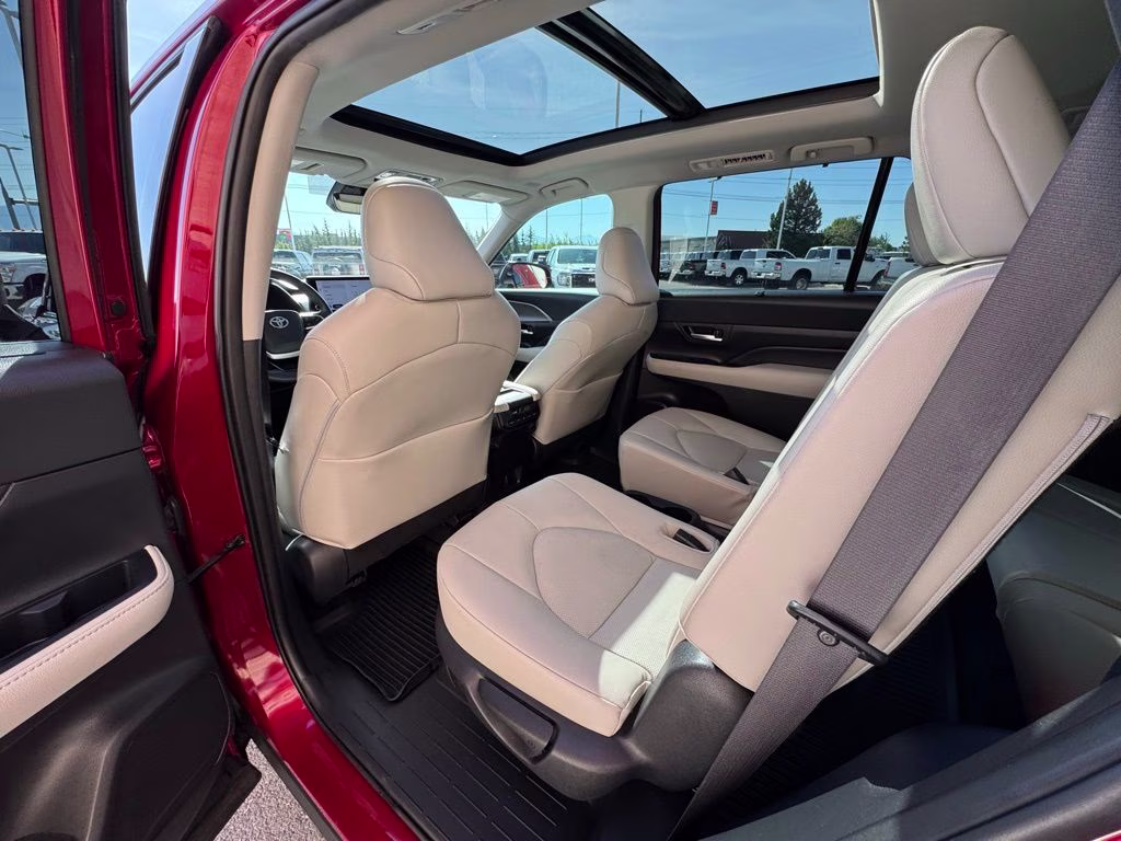 2024 Pearl Toyota Grand Highlander XLE AWD SUV