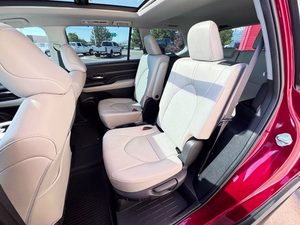2024 Pearl Toyota Grand Highlander XLE AWD SUV